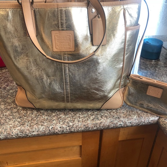 Coach gold tote - Picture 2 of 5